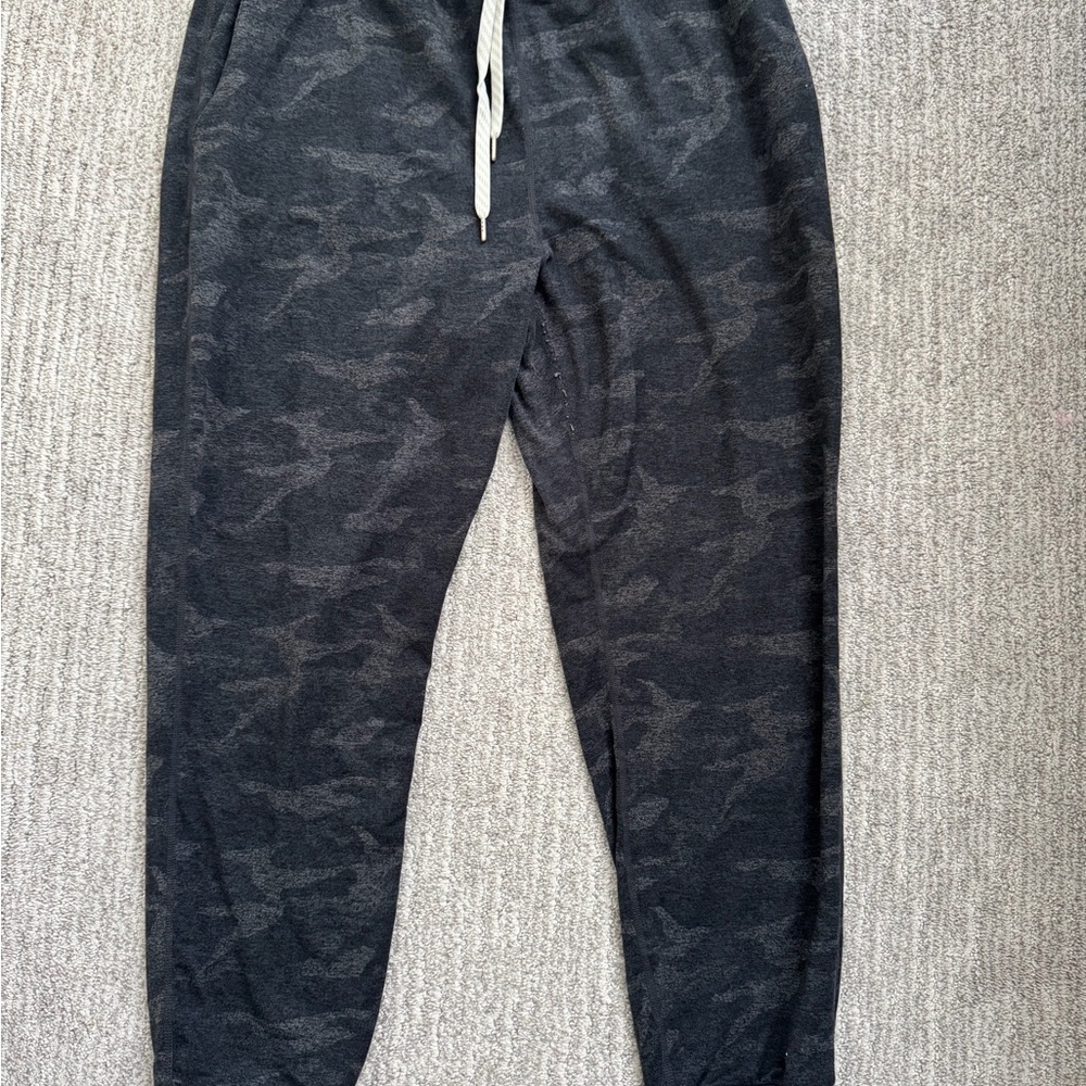 Vuori women’s joggers